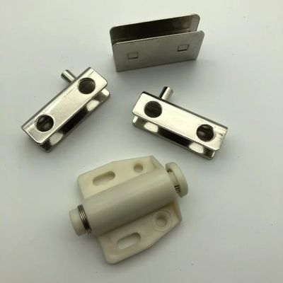 Плавно работающие стеклянные двери с магнитным замыканием