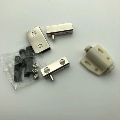Плавно работающие стеклянные двери с магнитным замыканием